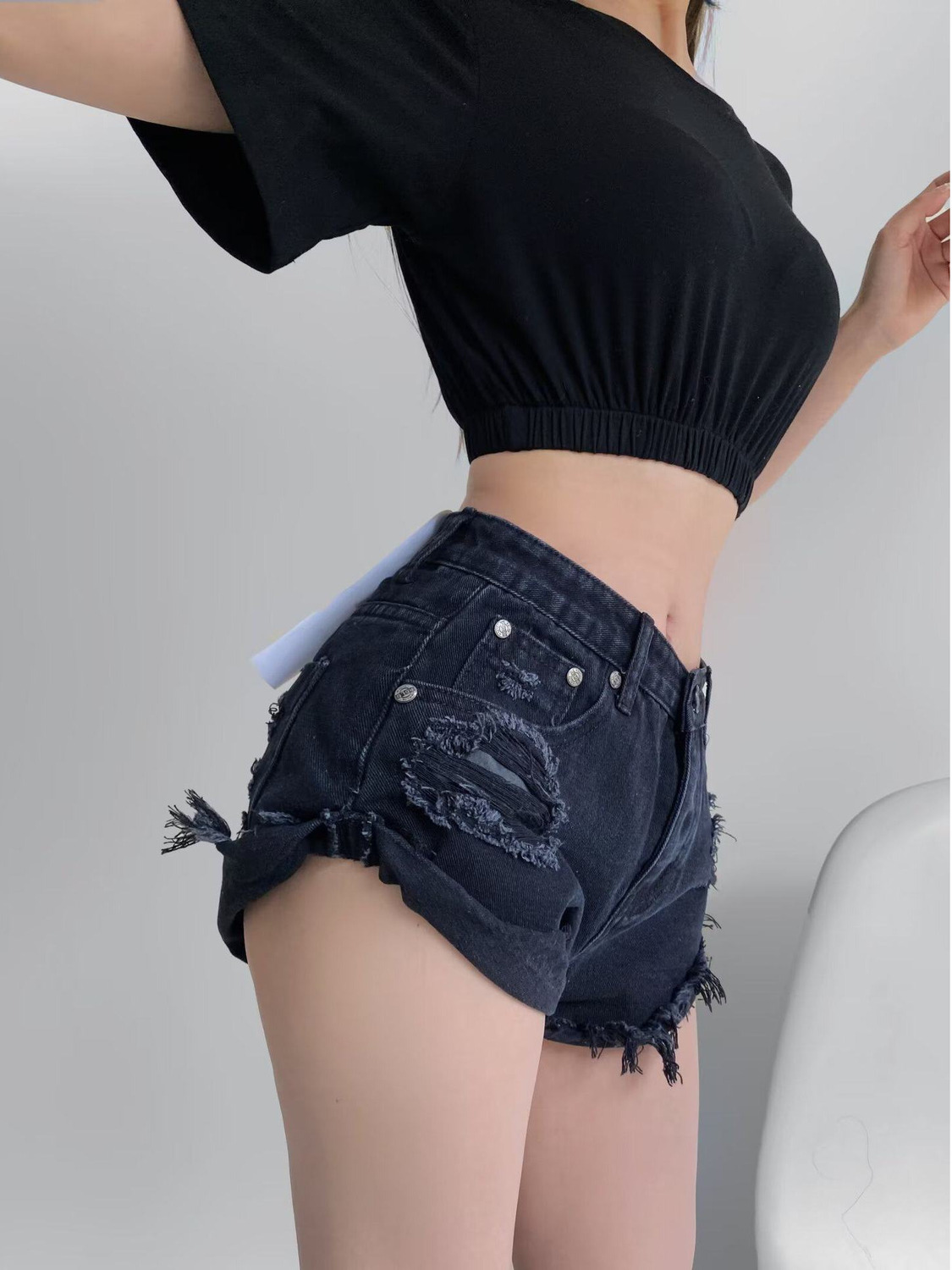 Shorts Denim Frayed - Celana Pendek Denim Wanita Pinggang Rendah